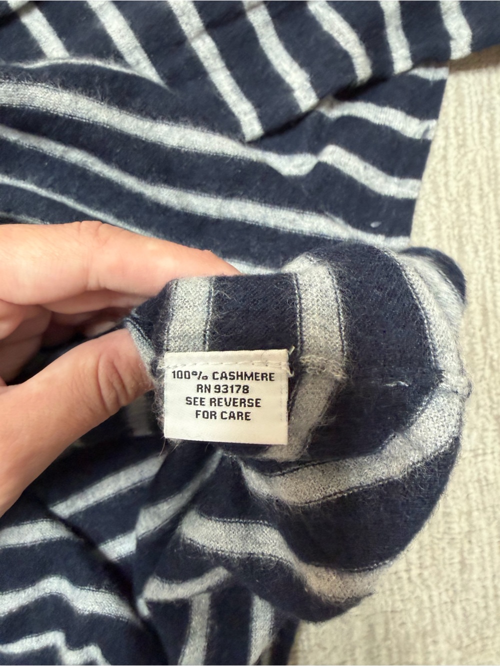 100% Cashmere Navy & Heather Grey Striped Crewneck Sweater - Picture 4 of 4